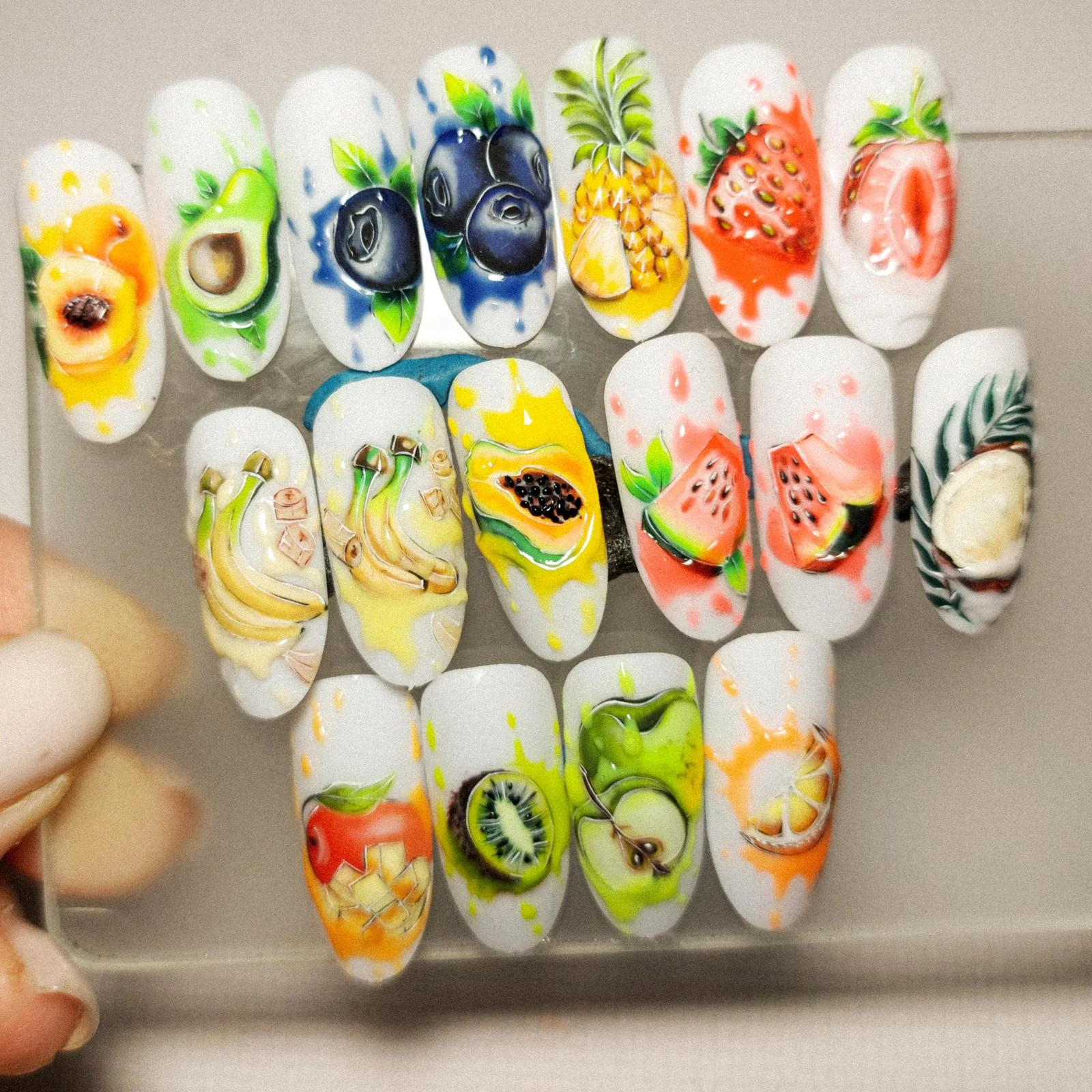 Ruční soutěžní nail art od Maryny Griga